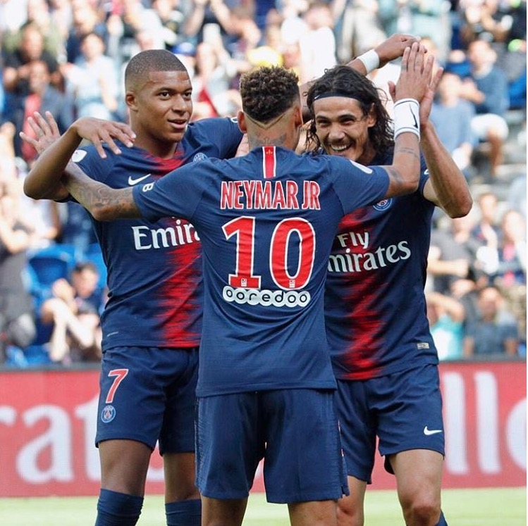 Um ano após briga, Neymar e Cavani fazem as pazes e selam amizade no PSG