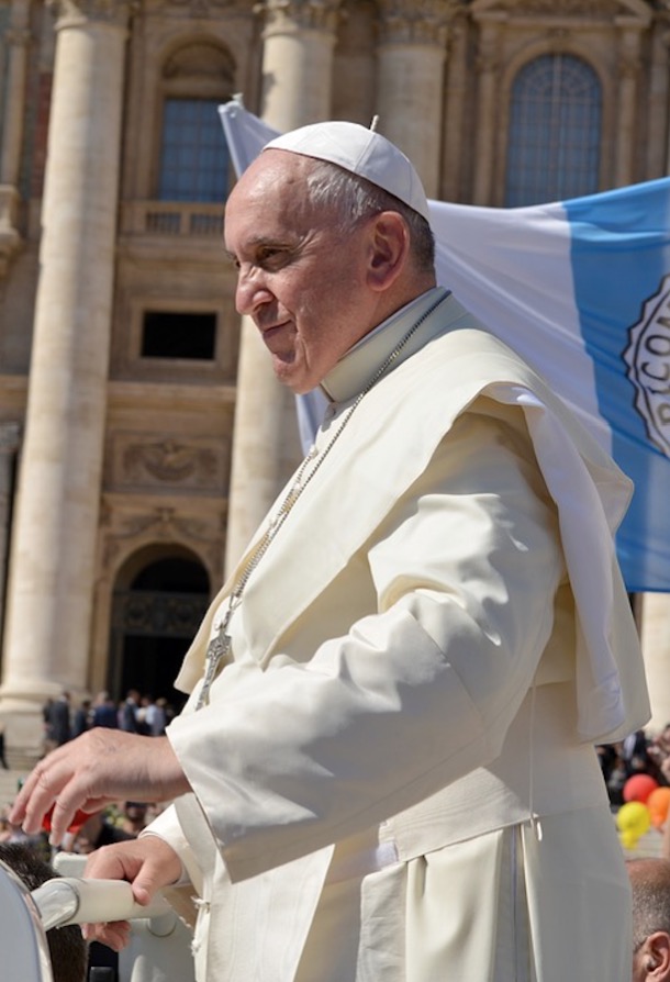  Ex-diplomata do Vaticano acusa Papa de saber de casos de abuso sexual de cardeal