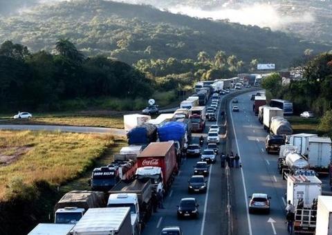 AGU discute conciliação com 151 transportadoras multadas durante greve dos caminhoneiros