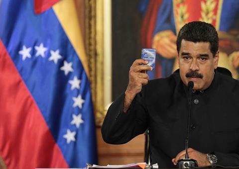 'Parem de lavar privadas no exterior e voltem para casa', diz Maduro a venezuelanos