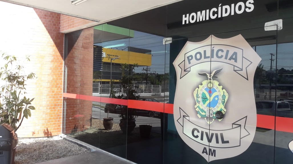 Rapaz recebe ligação e morre após ser agredido em Manaus