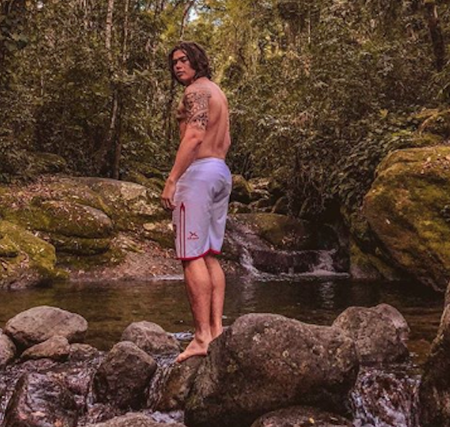 Whindersson Nunes choca ao posar completamente nu