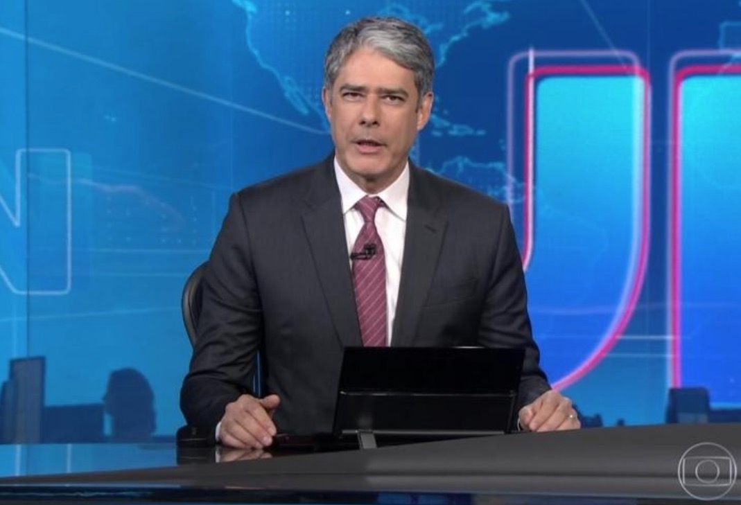 William Bonner exibe aliança Jornal Nacional após 2ª casamento