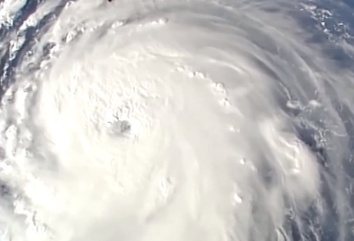 Furacão Florence chega aos EUA com força total e preocupa governo