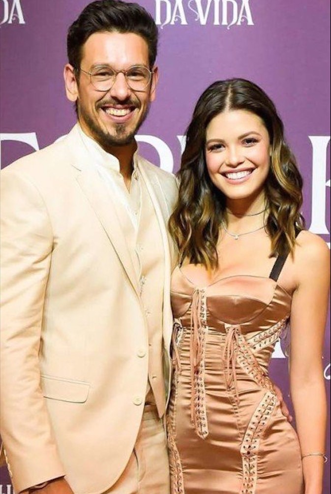 João Vicente de Castro e Vitória Strada vivem romance nos bastidores da Globo