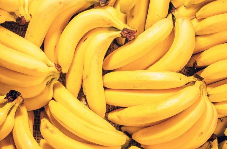 Banana é forte aliada contra inchaço na barriga