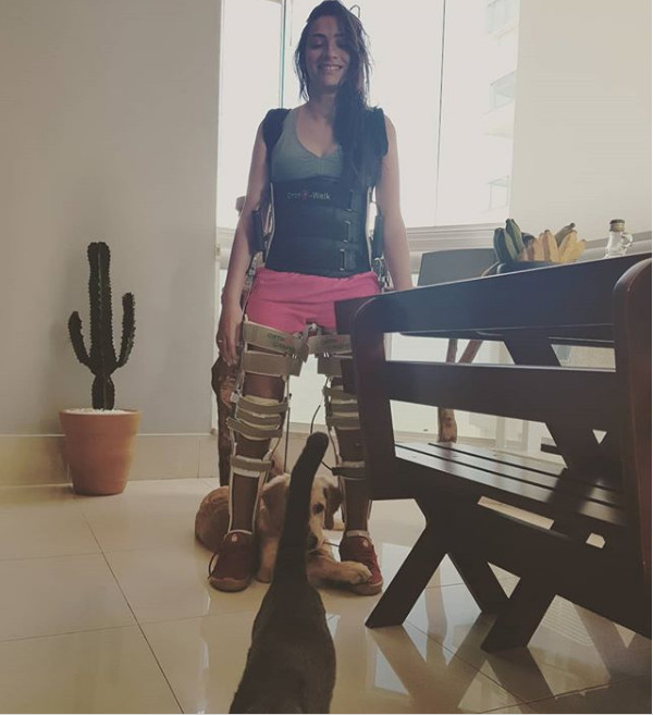 Ex-ginasta Lais Souza posta foto em pé e fãs se emocionam