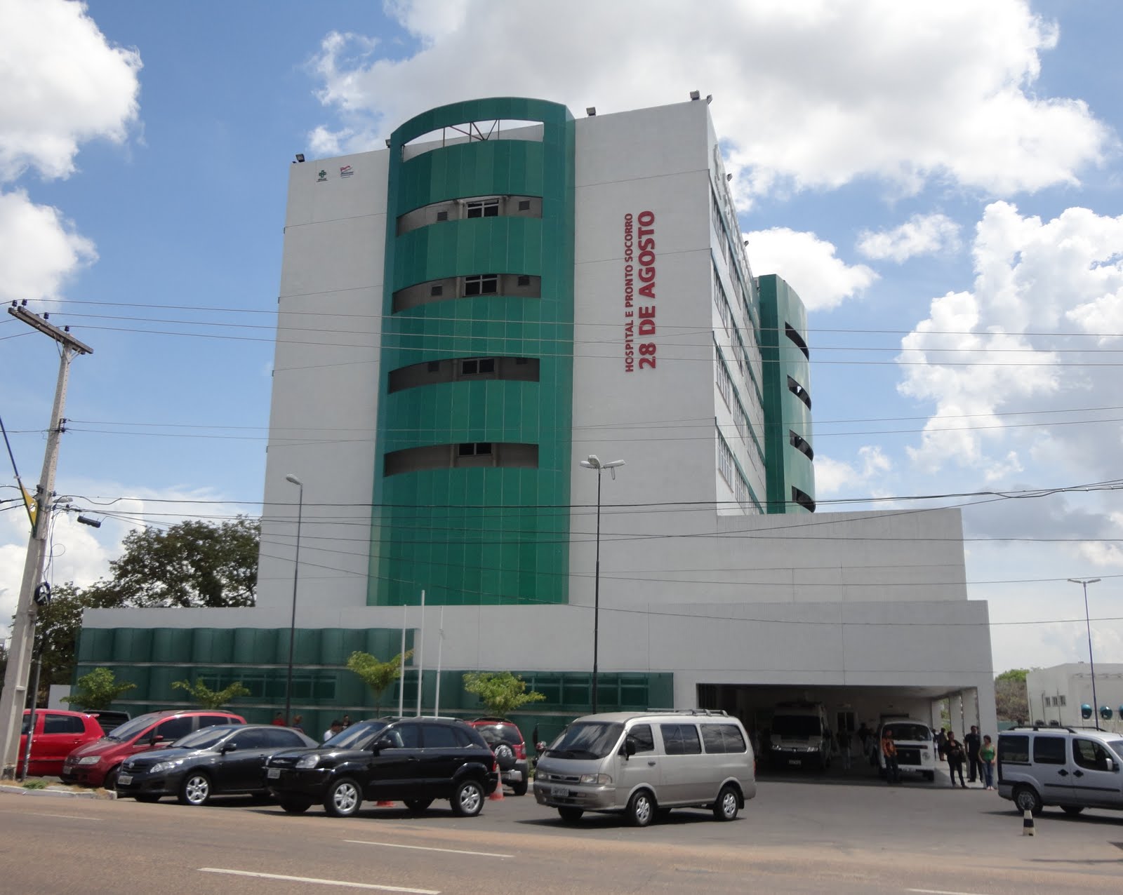 Funcionária  tem mão imprensada em máquina de panificadora em Manaus