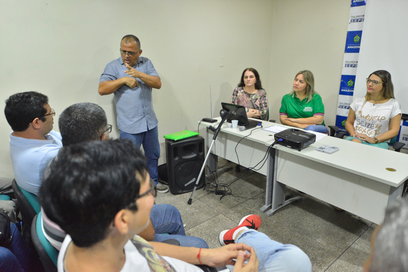 Comunidade surda do Amazonas denuncia erros da tradução de libras nas propagandas eleitorais