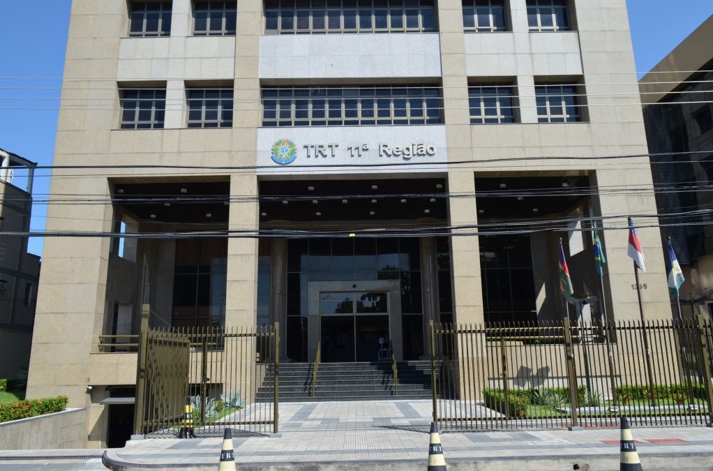 TRT aumenta indenização a funcionária que adquiriu doenças como auxiliar de produção  