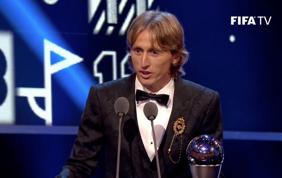 Croata Luka Modric leva o prêmio de Melhor do Mundo da Fifa 
