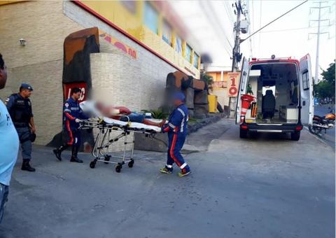 Homem esfaqueado em motel é acusado de oferecer dinheiro em troca de sexo com novinha