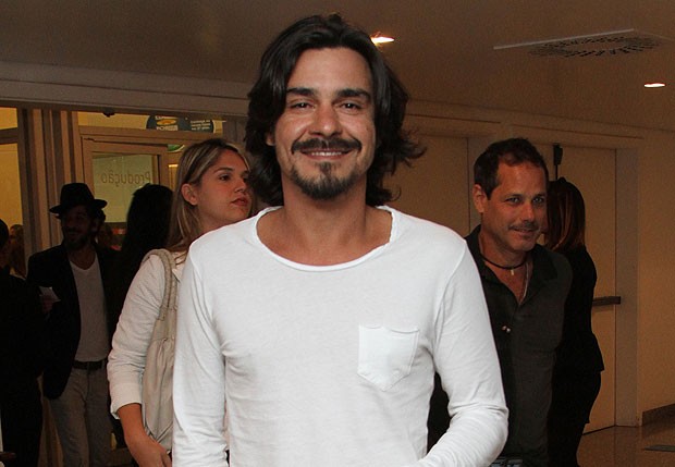 Ator André Gonçalves xinga muito e é preso por desacato no Rio