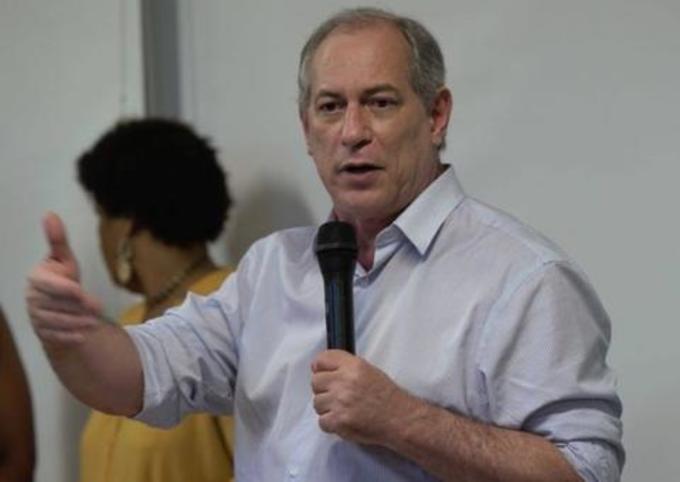 Ciro Gomes passa por procedimento na próstata e deve ter alta em breve