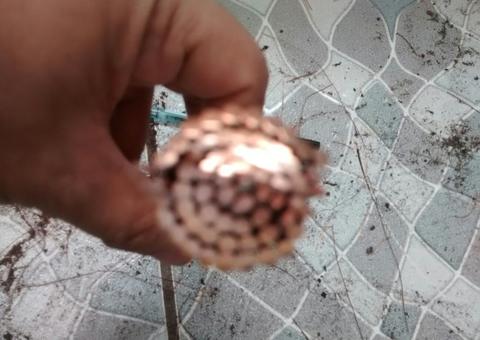 Casal morre eletrocutado ao tentar furtar fiação elétrica de 'linhão'