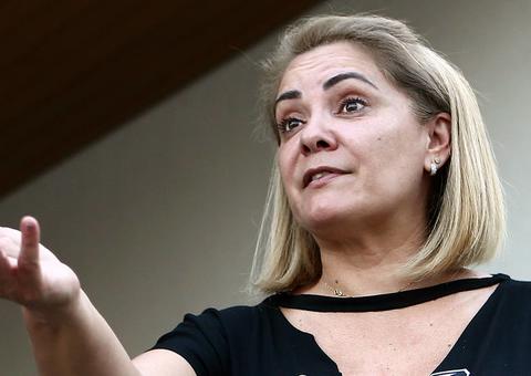 ‘Não faço ideia de como surgiu essa história’, diz ex-mulher de Bolsonaro