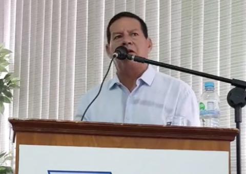 Vice de Bolsonaro, General Mourão critica pagamento de 13º salário e férias a trabalhadores