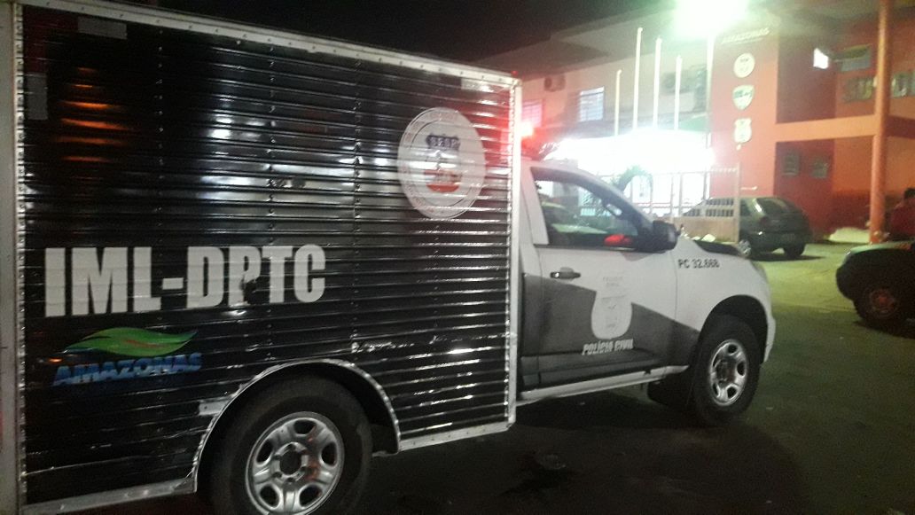 Mulher é assassinada por pistoleiros na porta de casa em Manaus