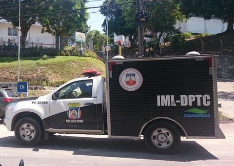Após ouvir gritos, moradores encontram homem nu, assassinado a terçadadas em Manaus
