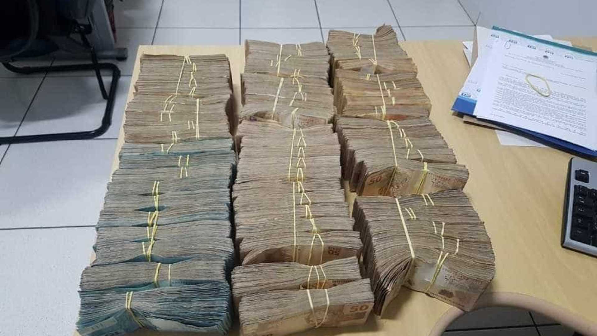 Após denúncia de extorsão, irmão de deputado estadual é preso com R$ 500 mil em mala 