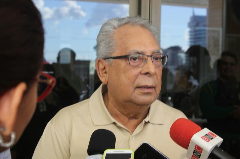 Juiz manda Em Tempo conceder resposta a Amazonino e ameaça lacrar impressora do jornal