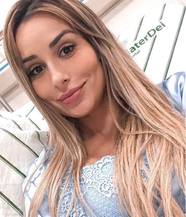 Ex-bbb Letícia Santiago impressiona com barriga negativa 7 dias após dar à luz