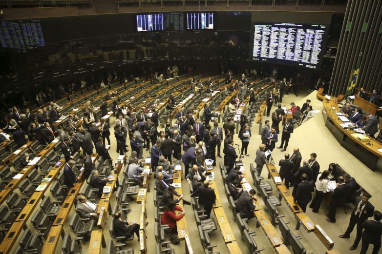 Congresso gasta R$ 850 milhões com privilégios a deputados e senadores entre 2015 e 2018