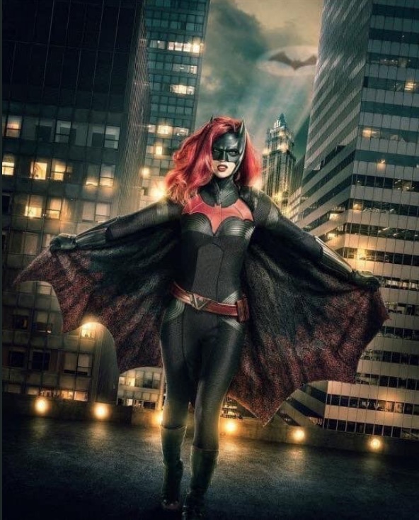 Suposta 1ª imagem de Batwoman mostra Ruby Rose com o traje da heroína