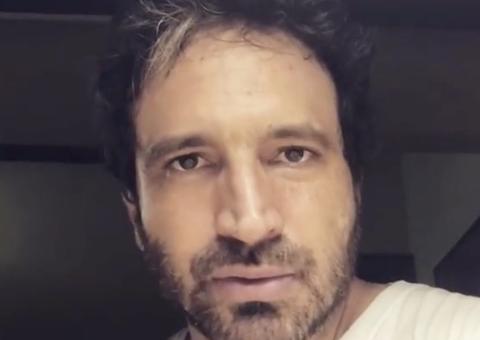 Caco Ciocler grava vídeo pedindo a Bolsonaro que vá aos debates ou deixe o vice ir