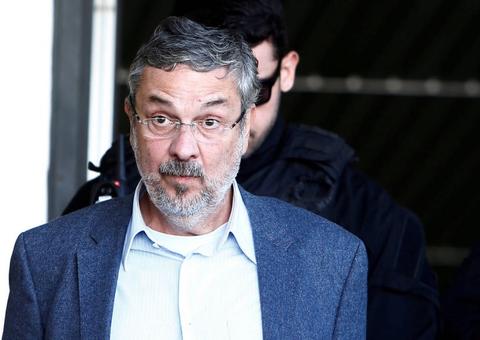 Palocci entrega 18 tipos de 'provas' e pede benefícios de delação premiada