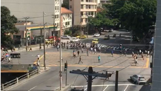 Torcedores do Flu armam emboscada para flamenguistas em dia de clássico no Maracanã