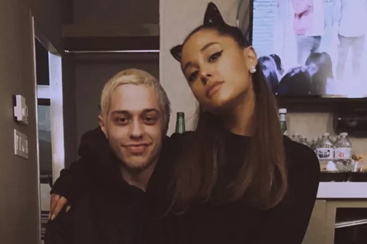 Após morte do ex, Ariana Grande termina noivado com Pete Davidson