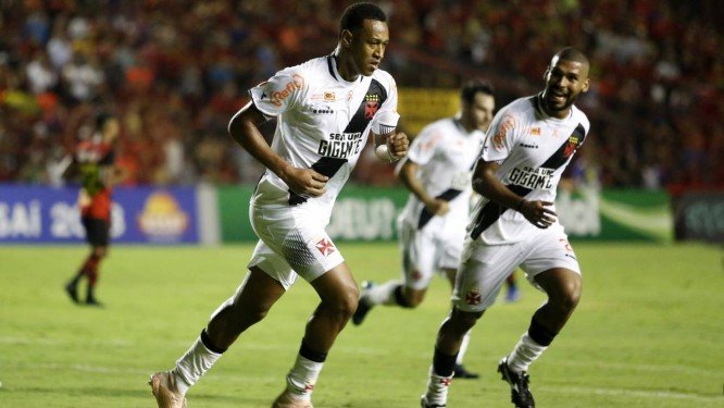 Em jogo de lances polêmicos, Vasco perde para o Sport na Ilha do Retiro