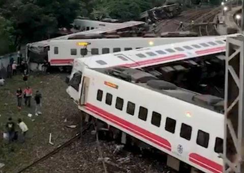 Descarrilamento deixa pelo menos 17 mortos e 126 feridos em Taiwan