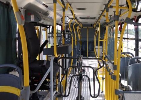 Empresa de ônibus é condenada a indenizar cobrador atropelado no horário de serviço