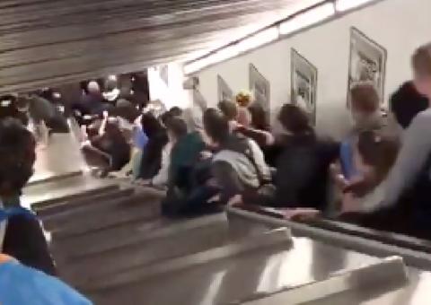 Torcedor tem perna amputada e mais 19 ficam feridos após pane em escada rolante