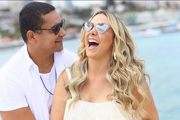 Xanddy comemora 17 anos de casamento com Carla Perez