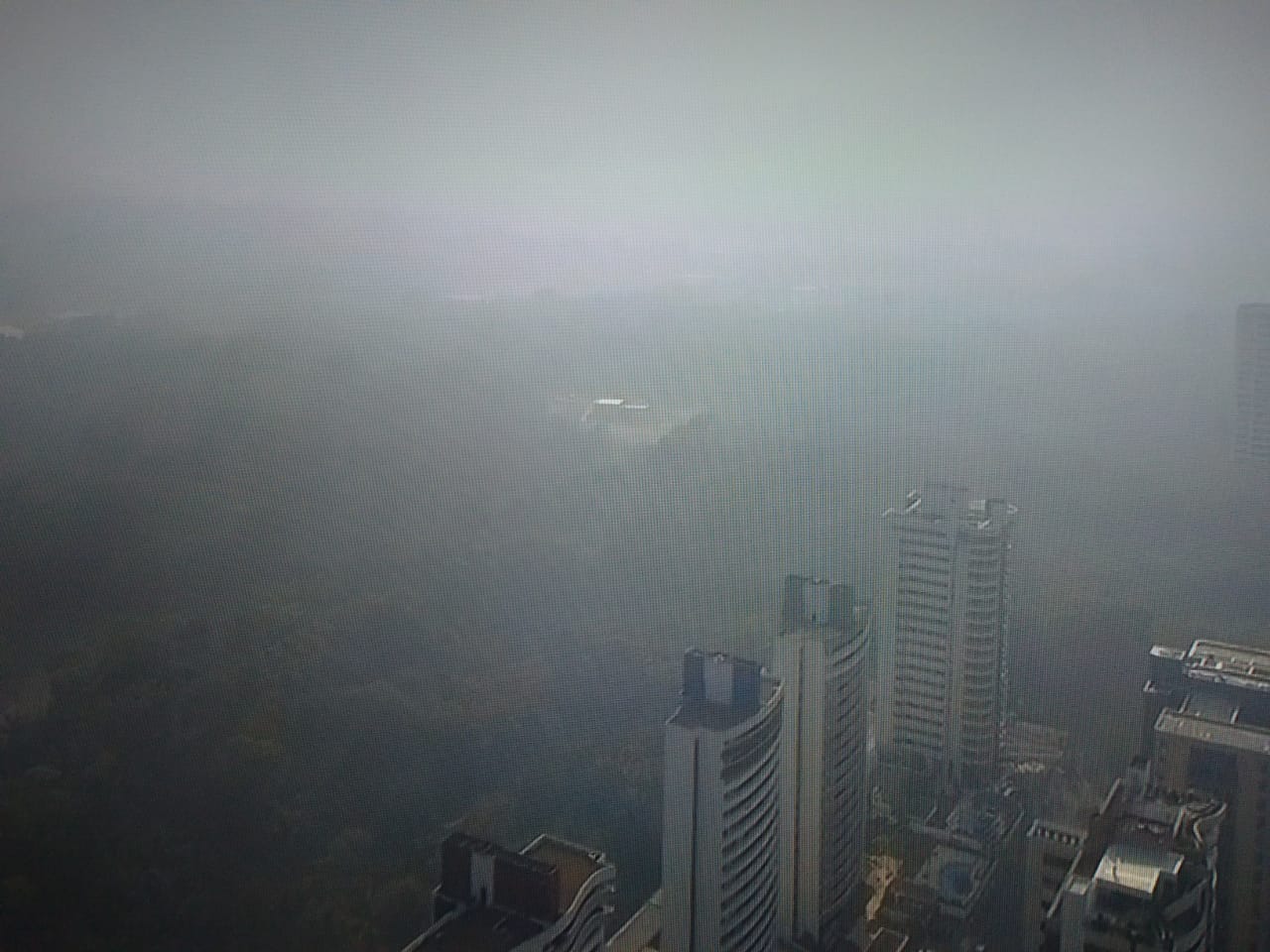 Nuvem de fumaça interrompe pousos e decolagens no aeroporto de Manaus