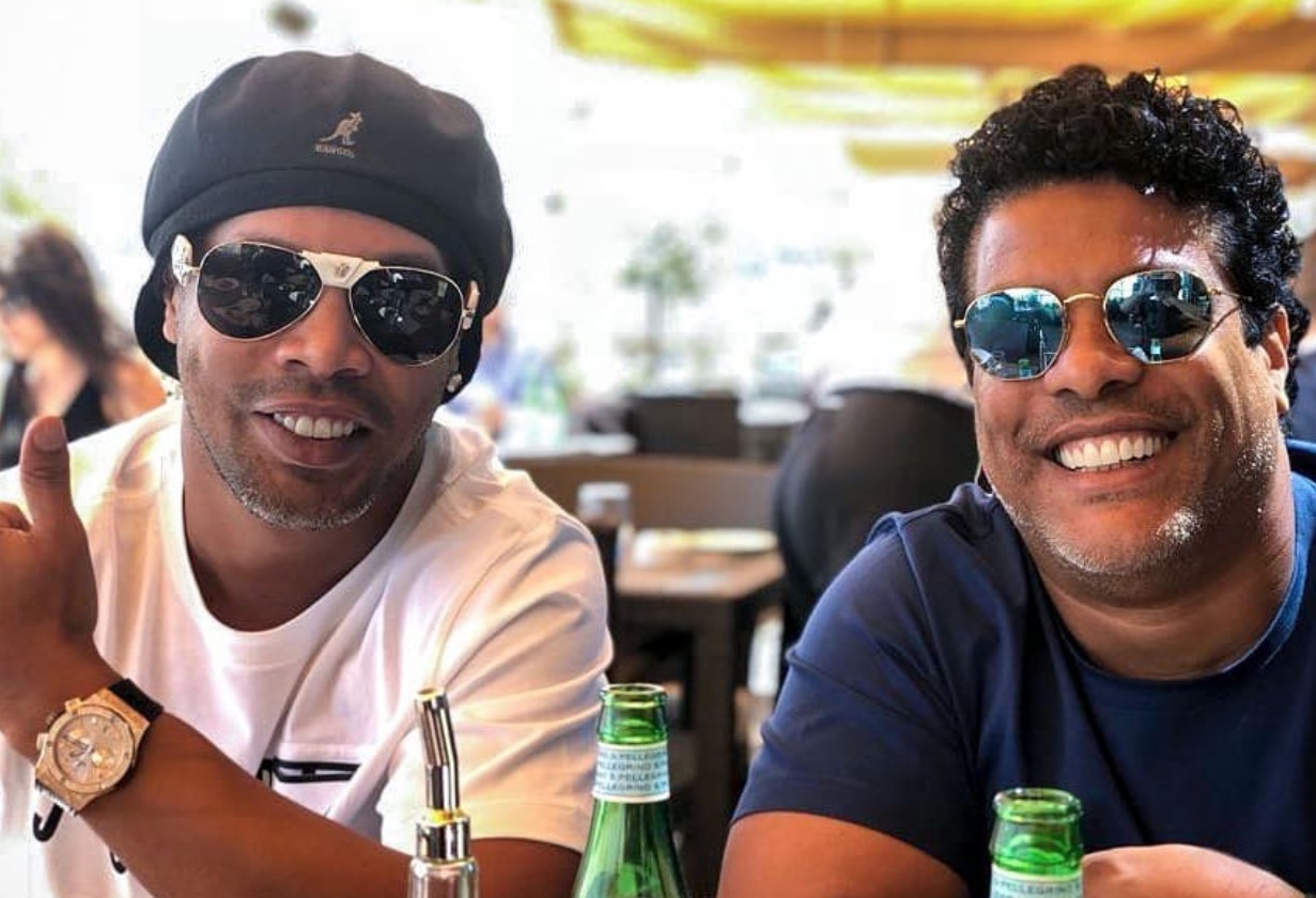 Justiça determina apreensão dos passaportes de Ronaldinho Gaúcho e Assis 