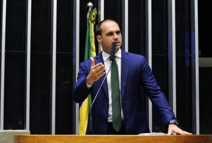 Filho de Bolsonaro diz ser difícil aprovar mudança na Previdência este ano