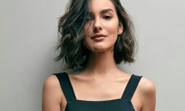 Marina Moschen radicaliza no visual e exibe fios curtinhos para nova novela