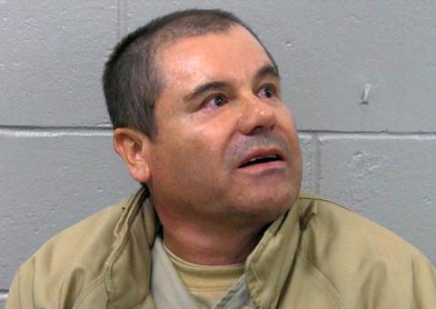 Homem é excluído de júri ao pedir autógrafo para El Chapo dentro de Tribunal