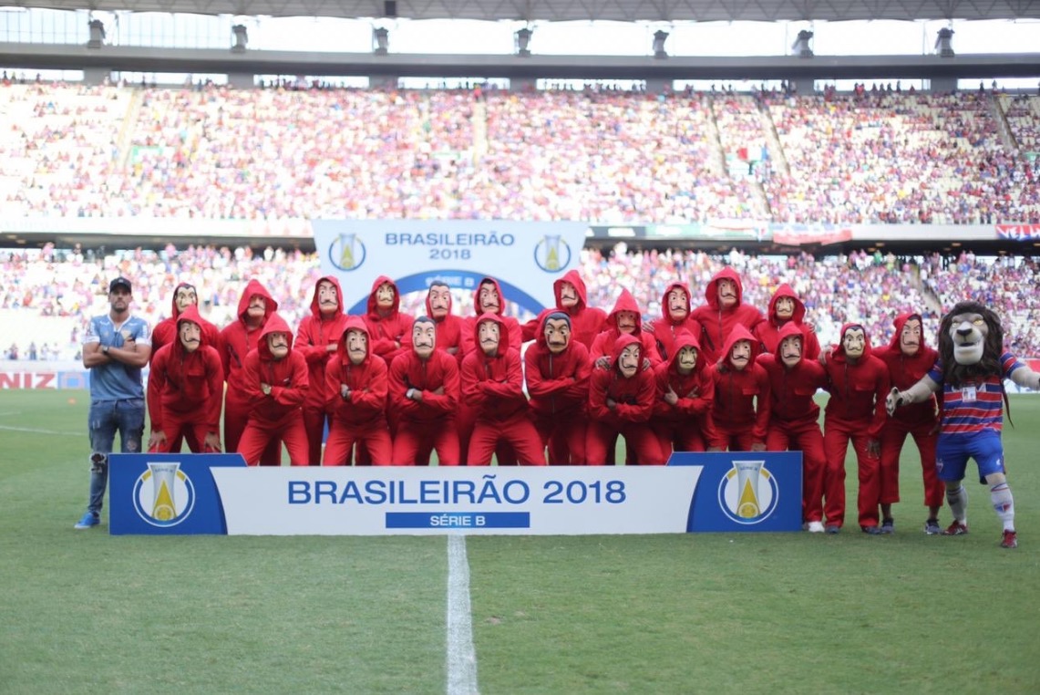 Jogadores do Fortaleza surpreendem e vão para jogo fantasiados de ‘La Casa de Papel’