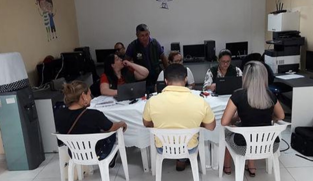 Em Manaus, casal formaliza união estável para adotar menino soropositivo 