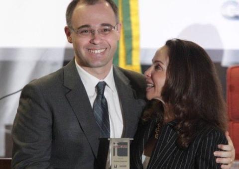 Bolsonaro anuncia o advogado André Luiz Mendonça para comandar AGU