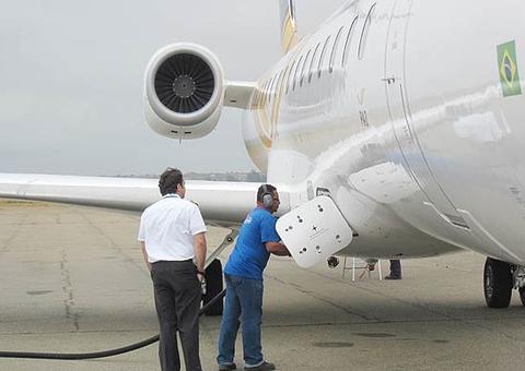 Agente de bagagens exposto em área de abastecimento vai receber adicional de periculosidade