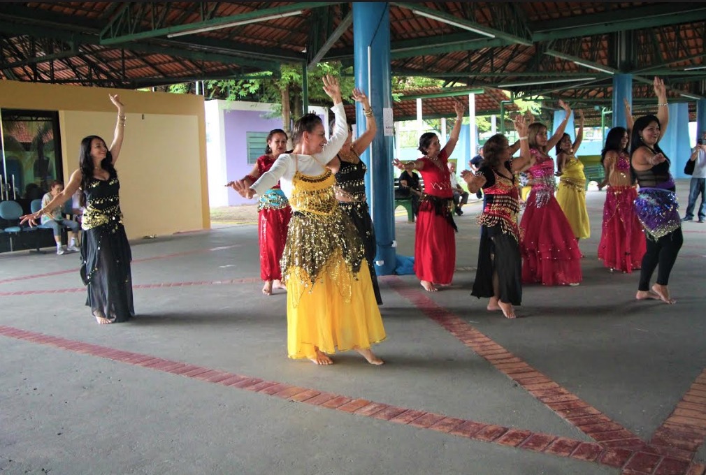 Idosa supera depressão com curso de dança em Manaus