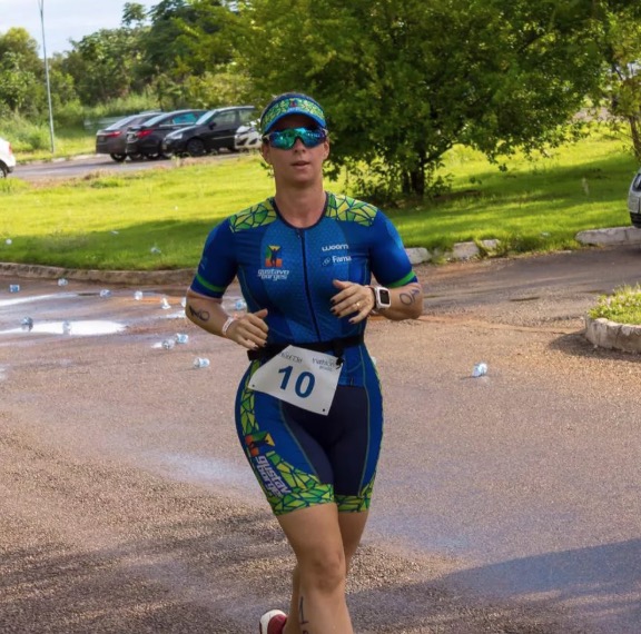 Triatleta tem pé decepado ao ser atingida por lancha dos bombeiros durante maratona