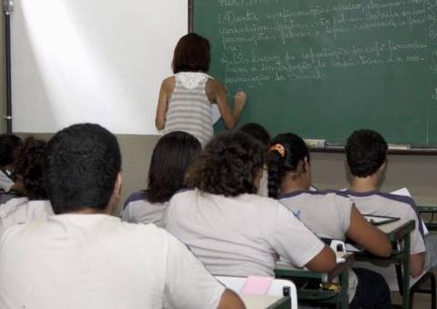 Brasil é o país que menos valoriza professores, diz estudo
