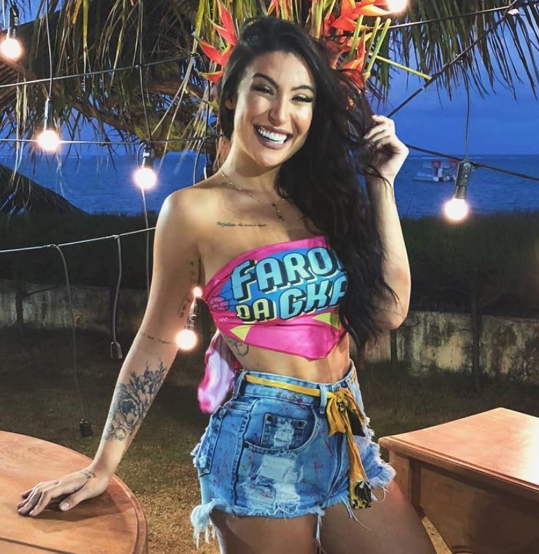 Blogueira Bianca Andrade se pronuncia sobre sexo a três em festa: 'viver é top'